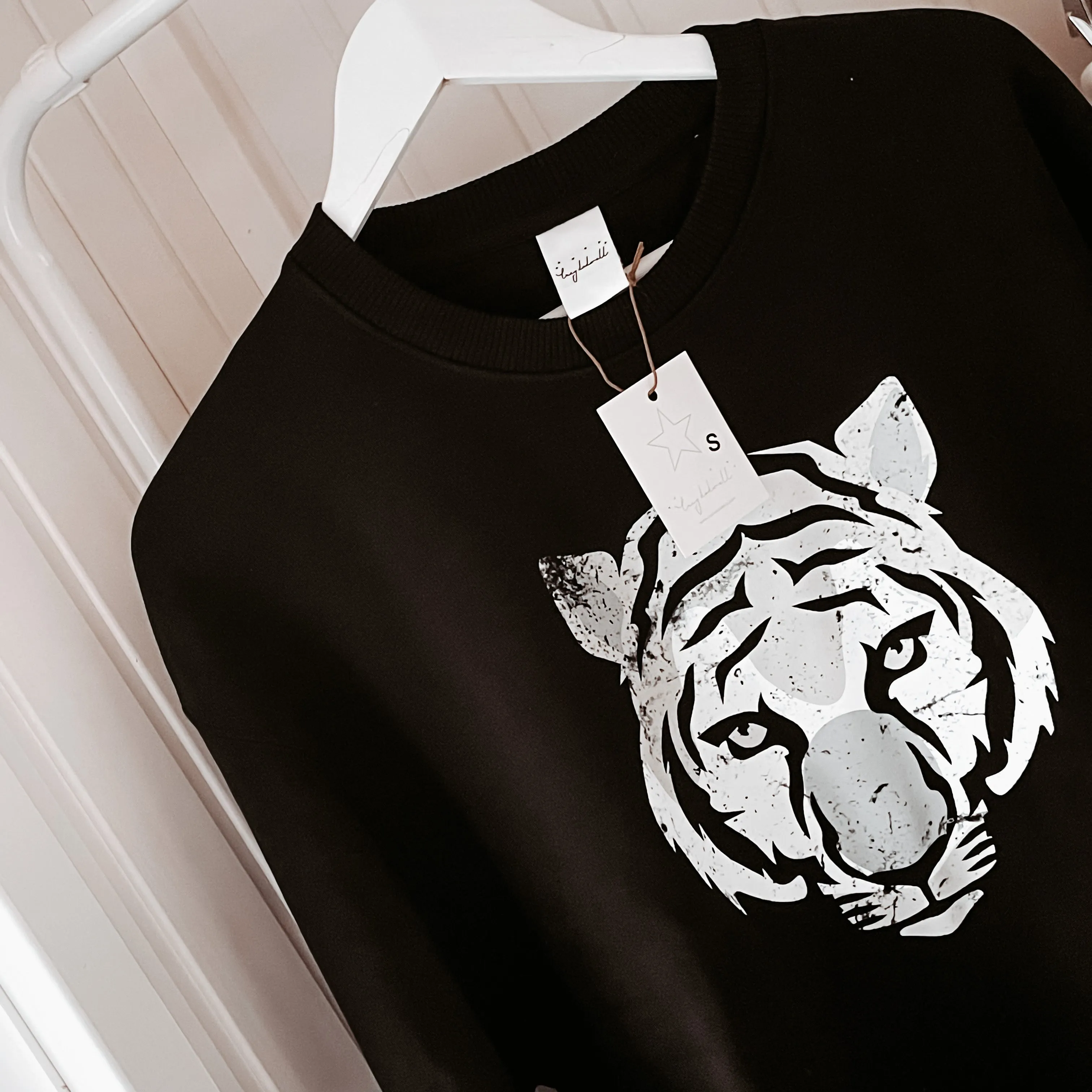 Black tiger sweatshirt *super slouchy fit* *NOW HALF PRICE!!*